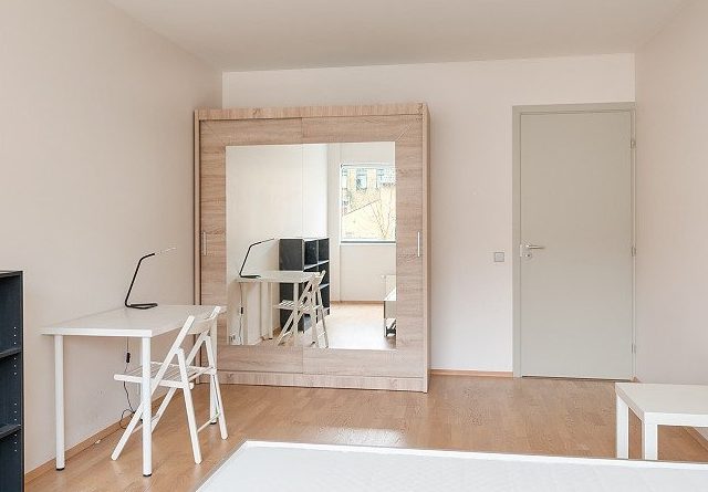 Erasmus Vilnius Piso 2 — habitación con cama king size, Mindaugo gatvė