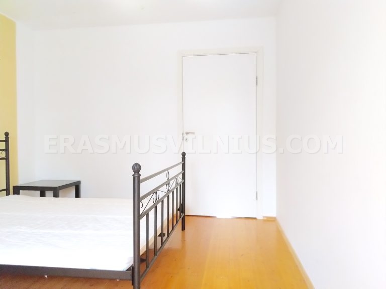 Aseo con lavabo en piso Erasmus, casco antiguo de Vilna