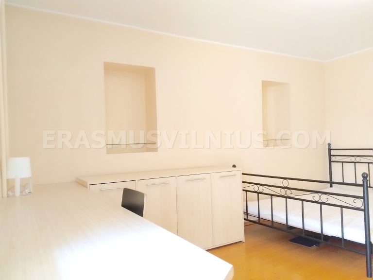 Habitaci&oacute;n privada con cama king size en Piso 1, Vilna